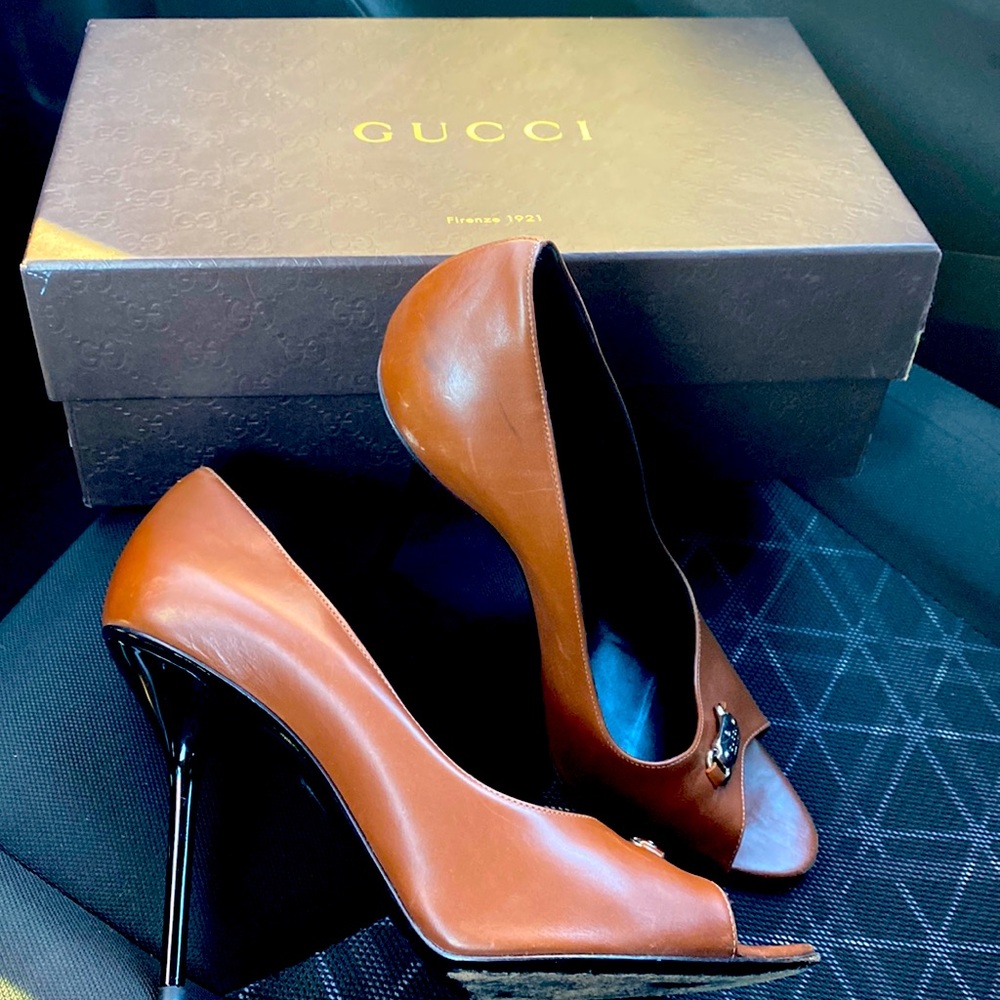 Gucci Size 10 (40) open toe stilettos